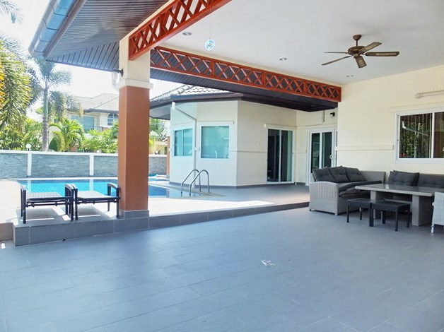 House for sale East Pattaya showing the covered terrace