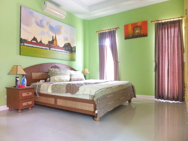 House for sale East Pattaya showing the second bedroom 
