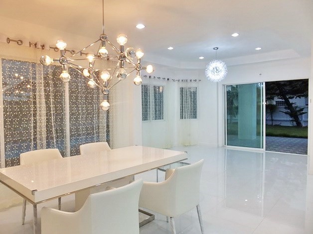 House for sale East Pattaya showing the dining area and pool view
