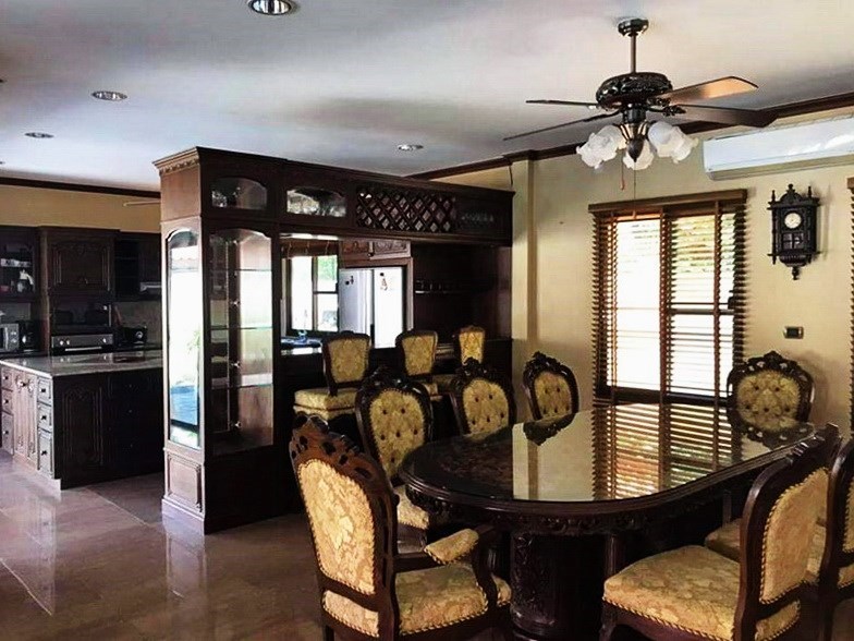 House for sale Huai Yai Pattaya showing the dining and kitchen areas House for sale Huai Yai Pattaya showing the dining and kitchen areas
