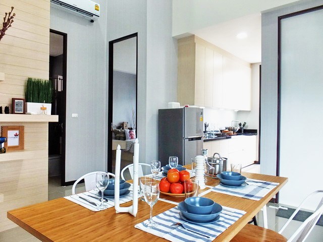 House for sale Huayyai Pattaya showing the dining, kitchen concept and second bathroom