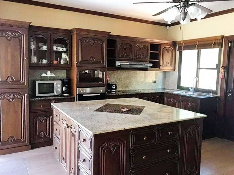 House for sale Huai Yai Pattaya showing the kitchen House for sale Huai Yai Pattaya showing the kitchen