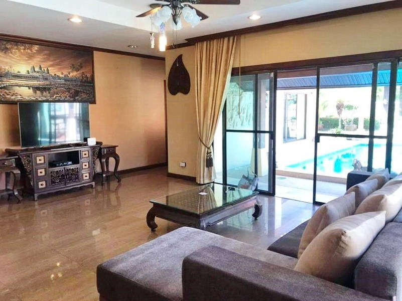 House for sale Huai Yai Pattaya showing the living room