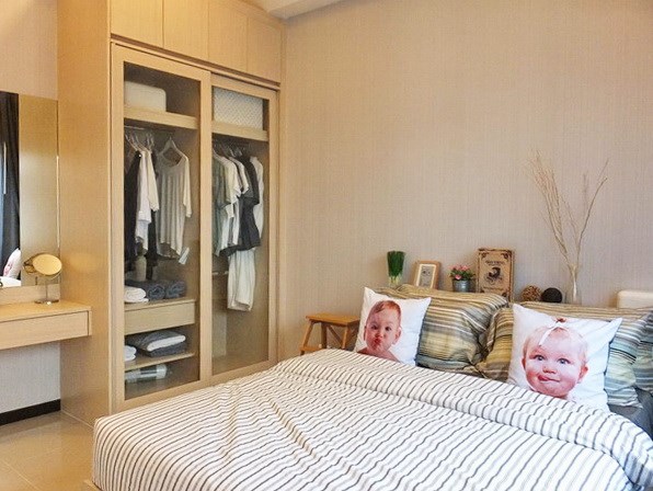 House for sale Huayyai Pattaya showing the second bedroom with builtin wardrobe concept 