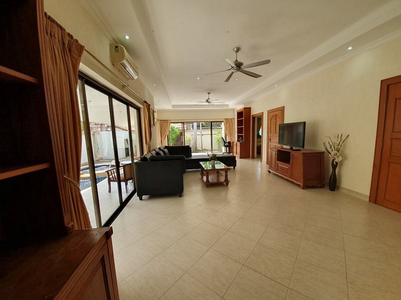 House for sale Jomtien showing the office and living areas 