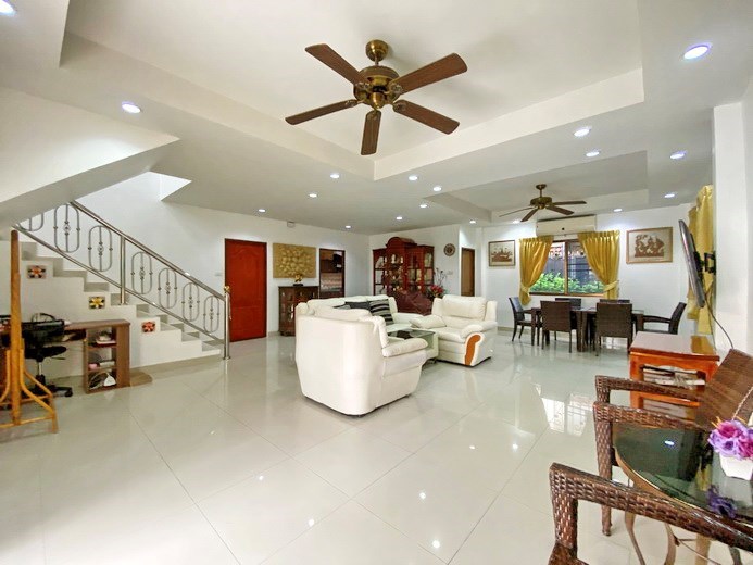 House for sale Jomtien showing the open plan concept 