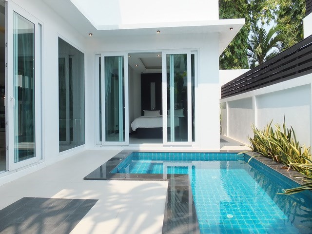 House for sale Jomtien showing the private pool