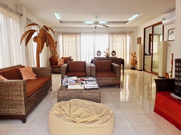 House for Sale Jomtien showing the open plan concept