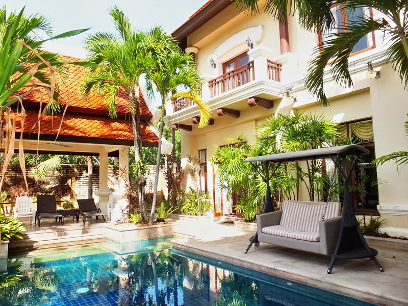 House for sale at Na Jomtien showing the house, pool with sala