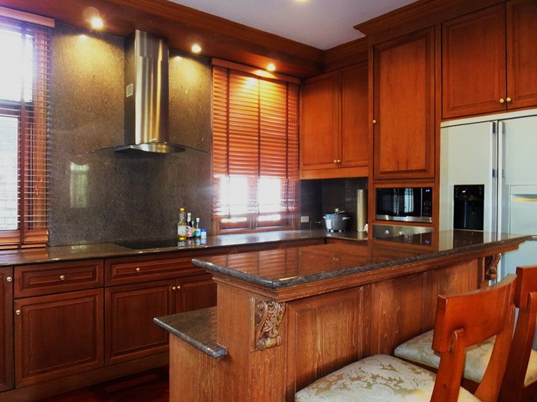 House for sale at Na Jomtien showing the kitchen 