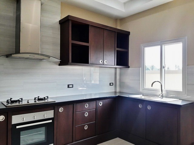 House for sale at Nongpalai Pattaya showing the kitchen area House for sale at Nongpalai Pattaya showing the kitchen area