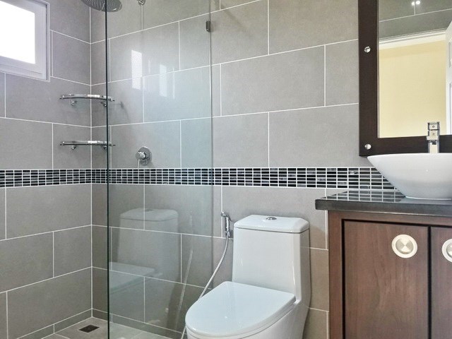 House for sale at Nongpalai Pattaya showing the second bathroom House for sale at Nongpalai Pattaya showing the second bathroom
