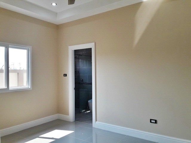 House for sale at Nongpalai Pattaya showing the second bedroom suite House for sale at Nongpalai Pattaya showing the second bedroom suite