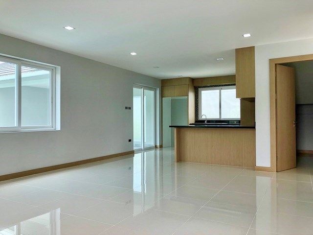 House for sale East Pattaya showing the open plan concept and storeroom 