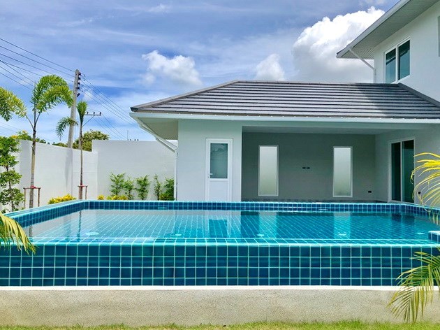 House for sale East Pattaya showing the pool, terraces and outside bathroom 