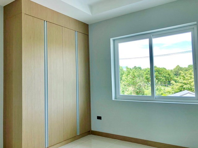 House for sale East Pattaya showing the third bedroom with built-in wardrobes 