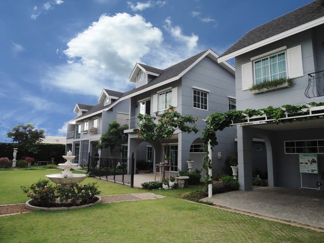 House for sale Pattaya Winston Village showing the house House for sale Pattaya Winston Village showing the house