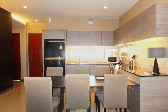 House for sale East Jomtien showing the dining area and kitchen 