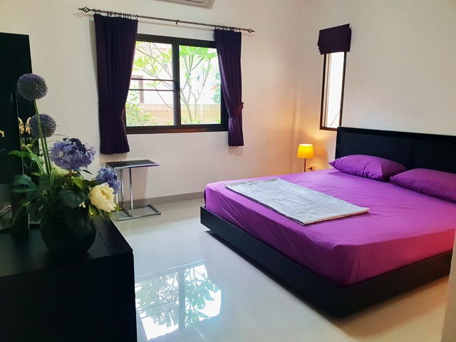 House For sale East Pattaya showing the master bedroom suite 