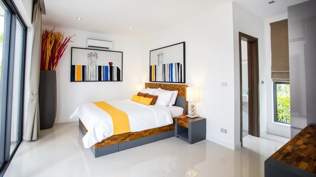 House for sale Pattaya showing the master bedroom suite House for sale Pattaya showing the master bedroom suite