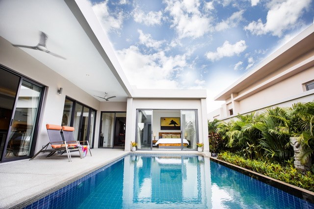 House for sale Pattaya showing the house and pool House for sale Pattaya showing the house and pool