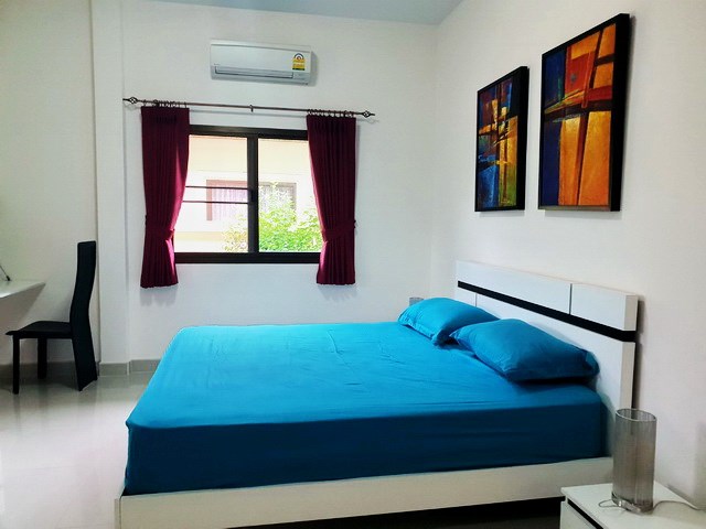 House For sale East Pattaya showing the second bedroom 