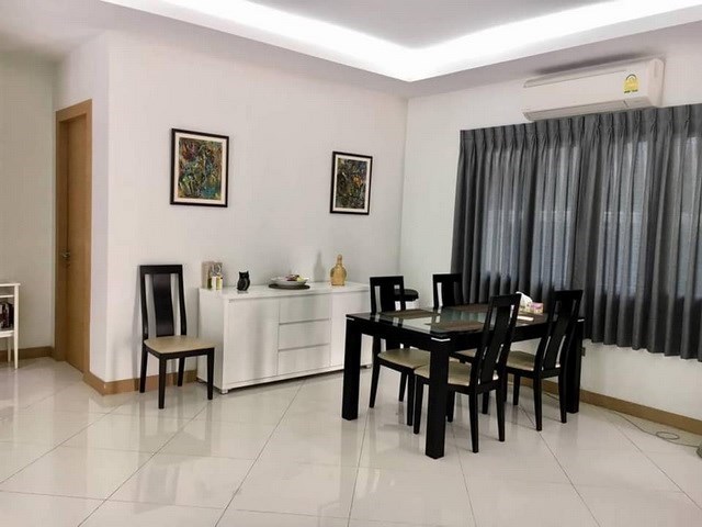 House for sale East Pattaya showing the dining area House for sale East Pattaya showing the dining area