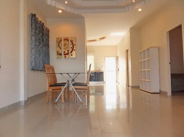 House for sale East Pattaya showing the dining area 