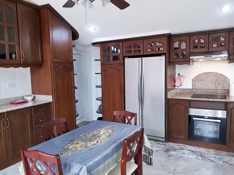 House for Sale East Pattaya showing the kitchen House for Sale East Pattaya showing the kitchen