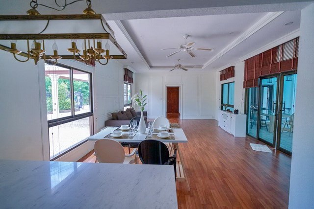 House for sale East Pattaya showing the dining and living areas House for sale East Pattaya showing the dining and living areas
