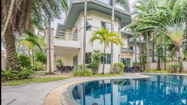 House for sale East Pattaya showing the house and pool House for sale East Pattaya showing the house and pool