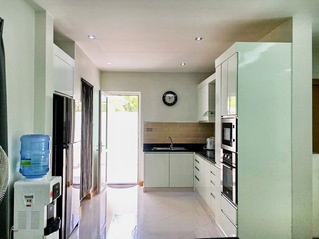 House for sale East Pattaya showing the kitchen House for sale East Pattaya showing the kitchen