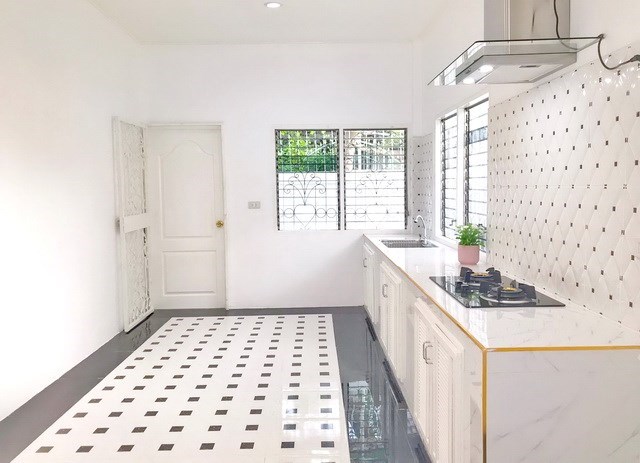 House for sale East Pattaya showing the kitchen House for sale East Pattaya showing the kitchen