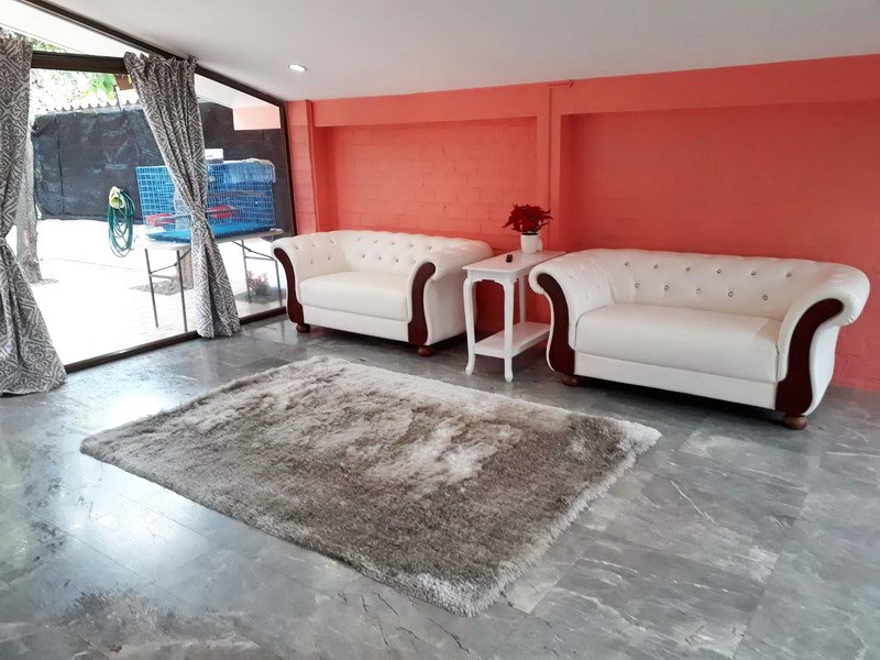 House for Sale East Pattaya showing the living area House for Sale East Pattaya showing the living area