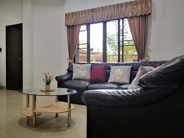 House for sale East Pattaya showing the living area House for sale East Pattaya showing the living area
