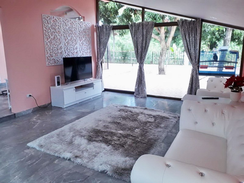 House for Sale East Pattaya showing the living room House for Sale East Pattaya showing the living room