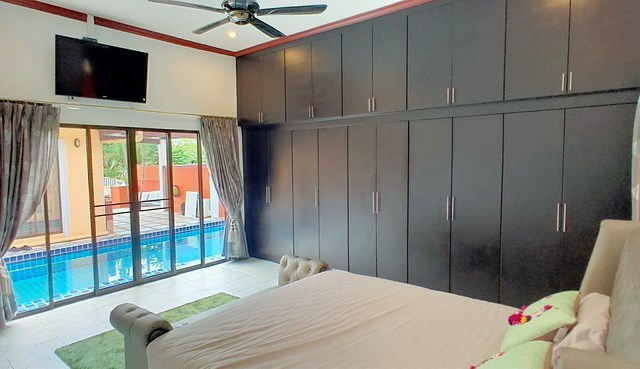 House for sale East Pattaya showing the master bedroom pool view 
