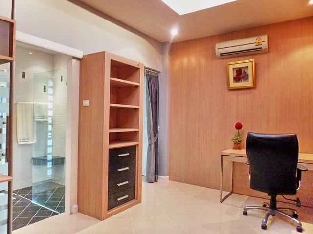 House for sale East Pattaya showing the office area and the master bathroom 