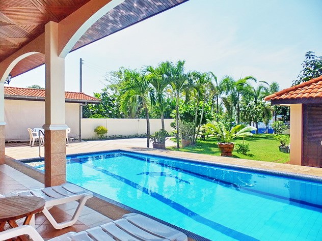 House for sale East Pattaya showing the covered terrace, pool and garden 