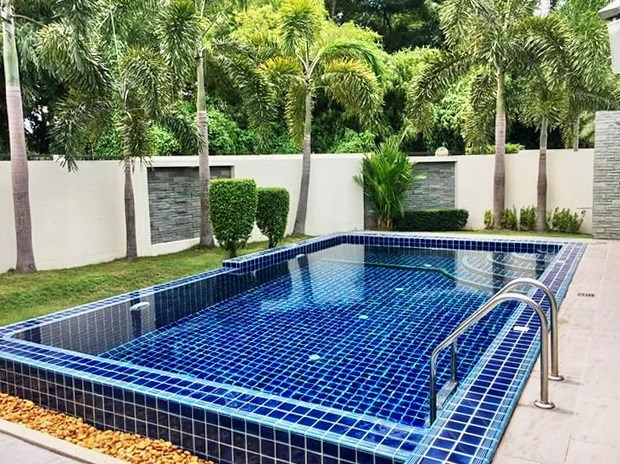 House for sale East Pattaya showing the private pool House for sale East Pattaya showing the private pool