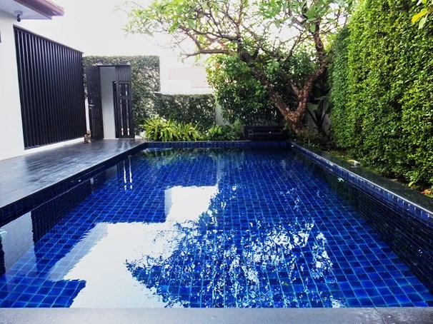 House for sale East Pattaya showing the private pool