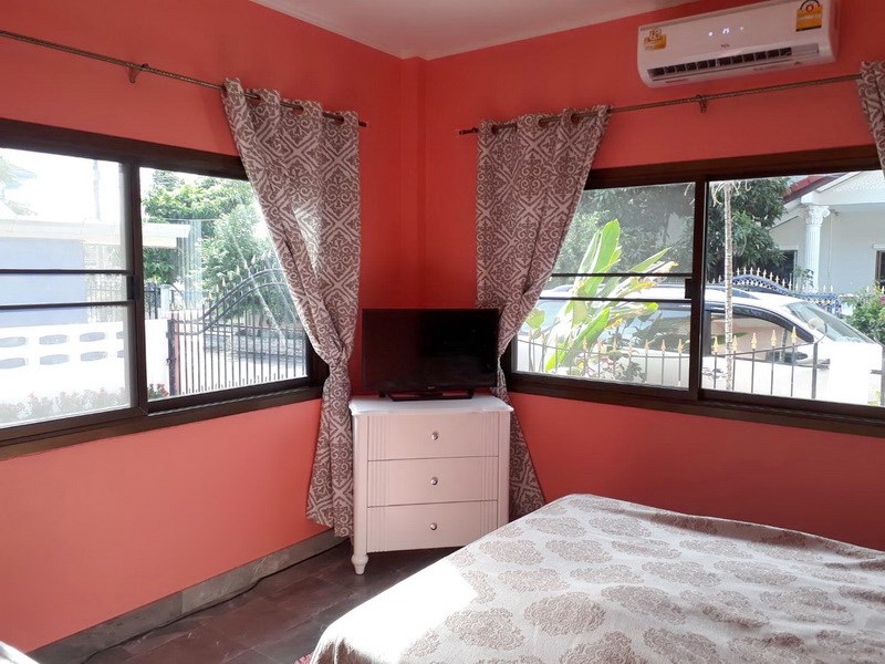 House for Sale East Pattaya showing the second bedroom with furniture House for Sale East Pattaya showing the second bedroom with furniture