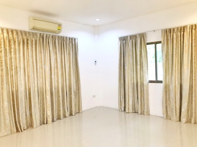 House for sale East Pattaya showing the second bedroom House for sale East Pattaya showing the second bedroom