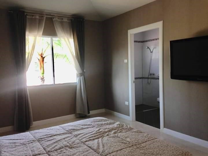 House for sale East Pattaya showing the second bedroom suite 