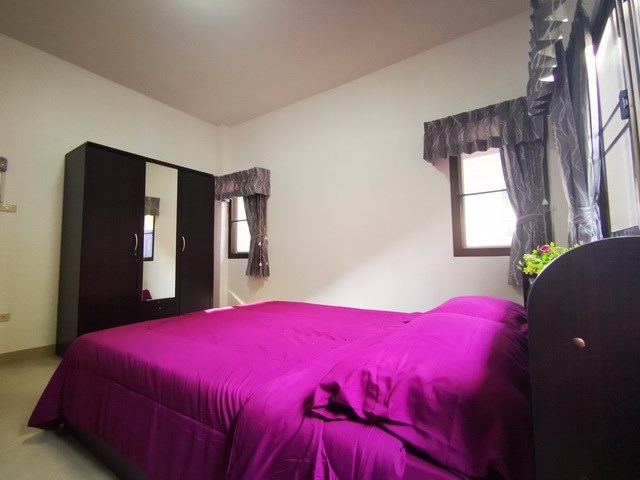 House for sale East Pattaya showing the second bedroom with furniture House for sale East Pattaya showing the second bedroom with furniture