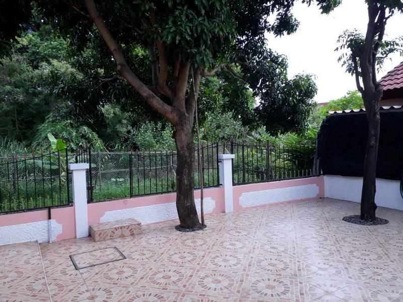 House for Sale East Pattaya showing the terrace and garden House for Sale East Pattaya showing the terrace and garden