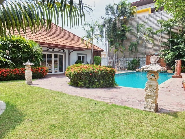 House for sale East Pattaya showing the house, terraces and pool