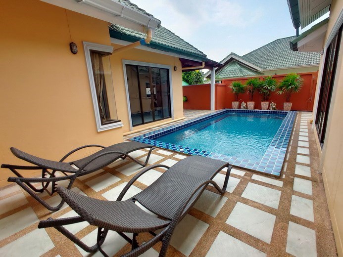 House for sale East Pattaya showing the terrace and pool 