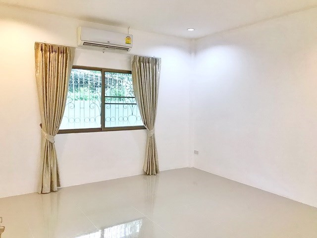 House for sale East Pattaya showing the third bedroom 