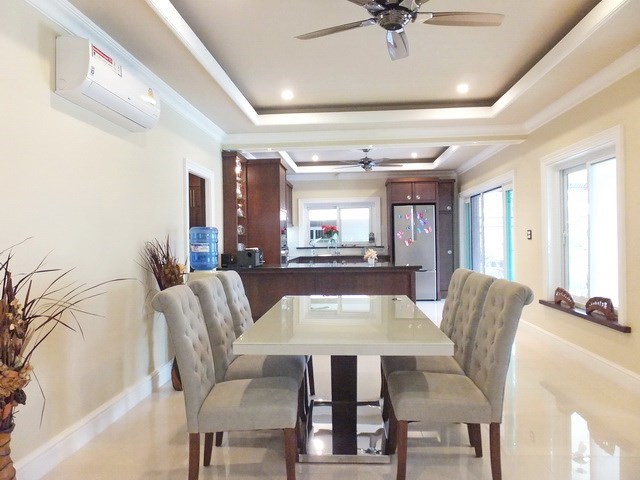 House for sale Nongpalai Pattaya showing the dining and kitchen areas